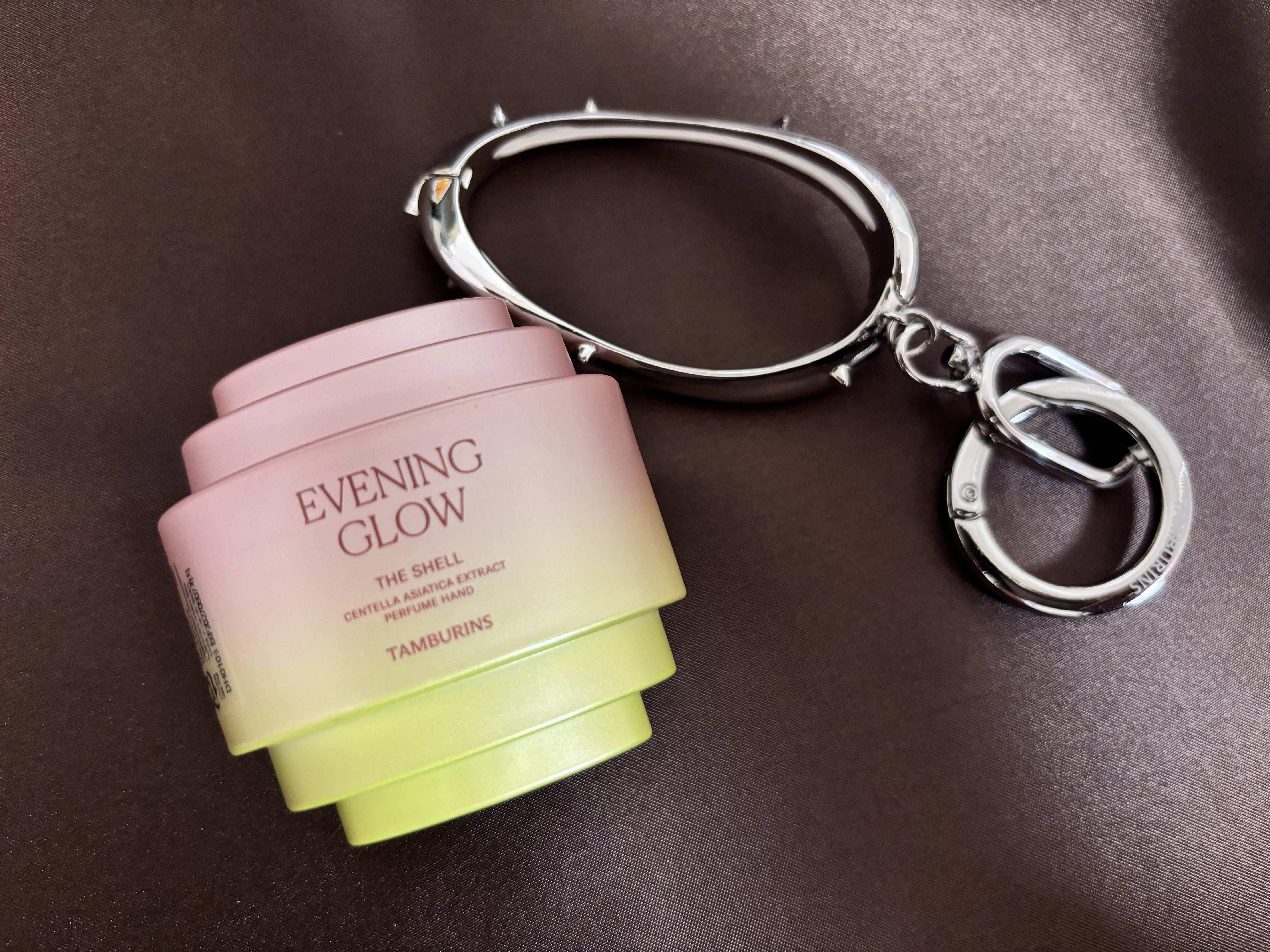 アクセサリー感覚で持ち運べる！タンバリンズの新作ハンドクリームが