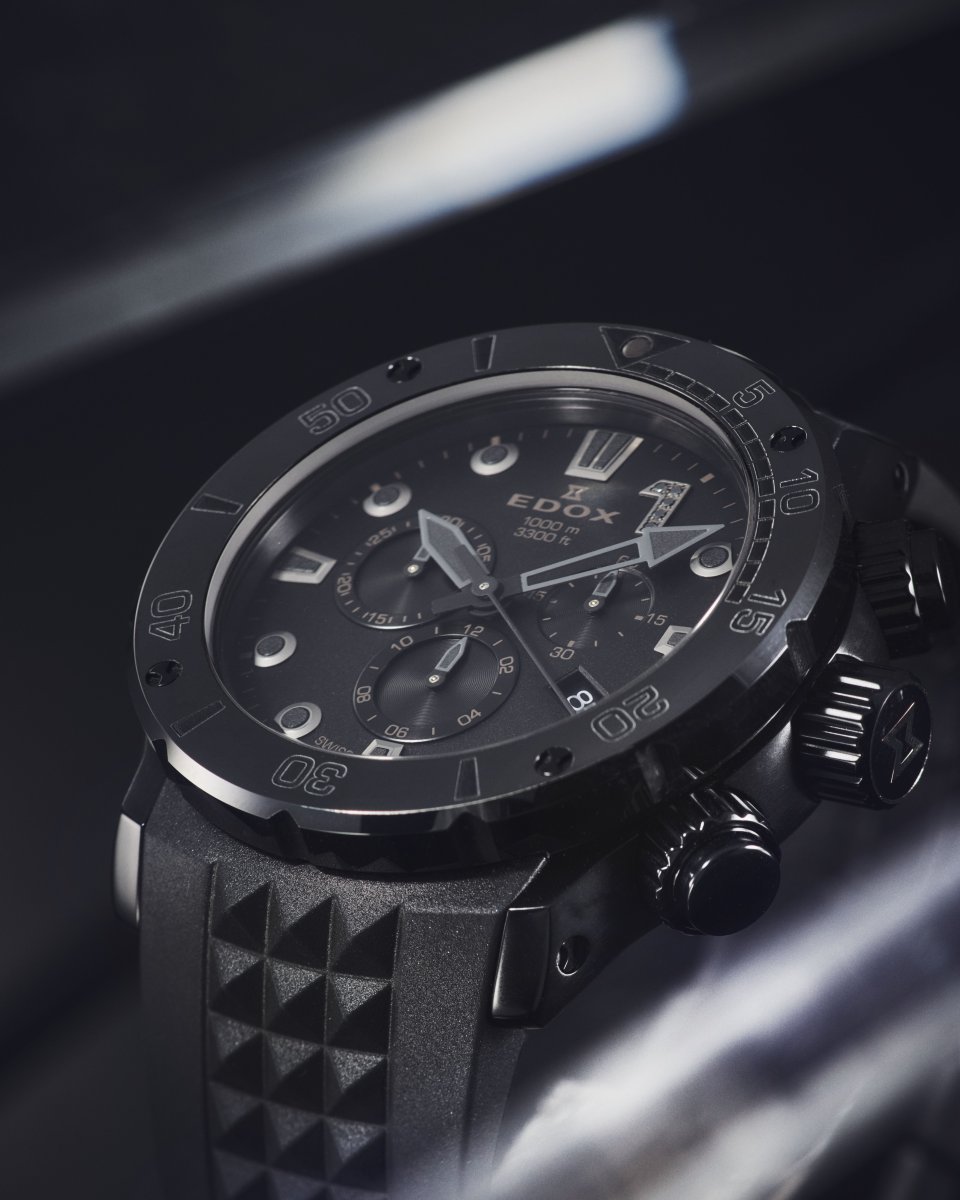 エドックスがオールブラックの『クロノオフショア1』日本限定を発売