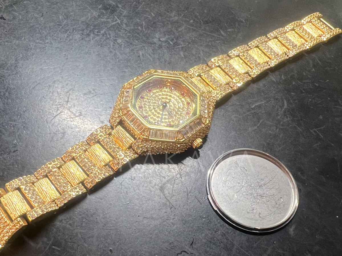 ✨超ド派手！Louis Lasserreの腕時計⌚💎 電池交換後に裏蓋が閉まら