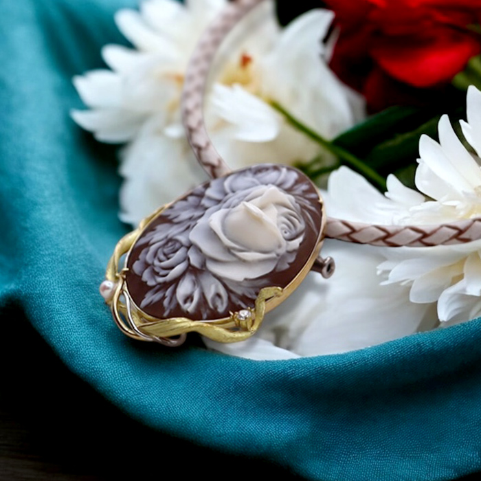 花のカメオブローチ＆ネックレス｜薔薇の立体シェルカメオ 18金