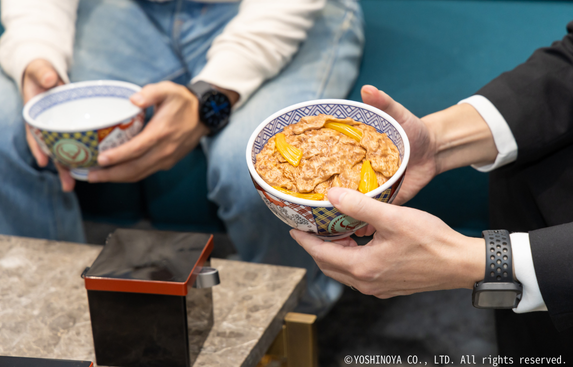 吉野家】「おいしそうに見えるか」をとことん追求。開発者たちの情熱が