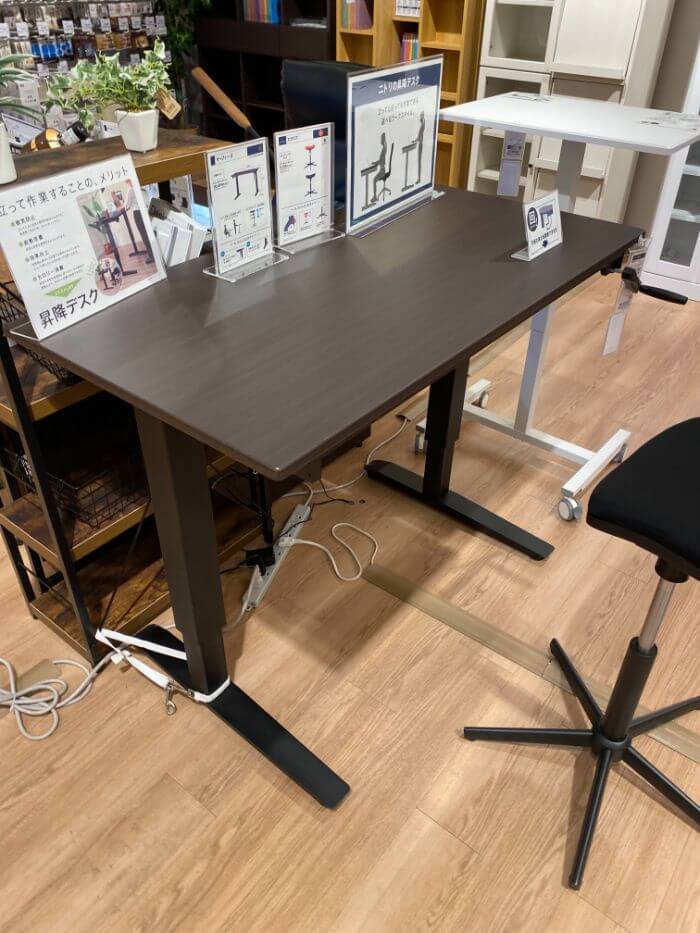 ニトリのスタンディングデスク「マーフィ2 120 BDR」をレビュー