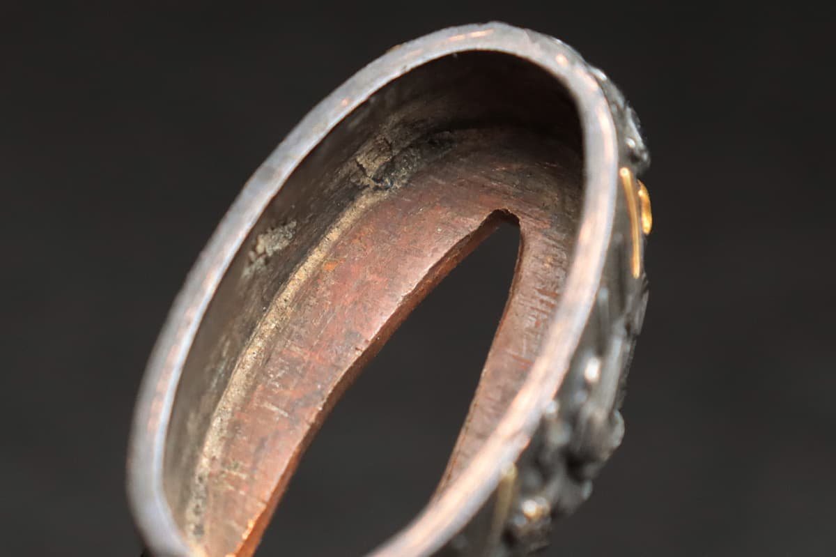 EK373 時代 刀装具 赤銅魚子地 高彫 金銀嵌 百合図縁頭 一組 総重35g