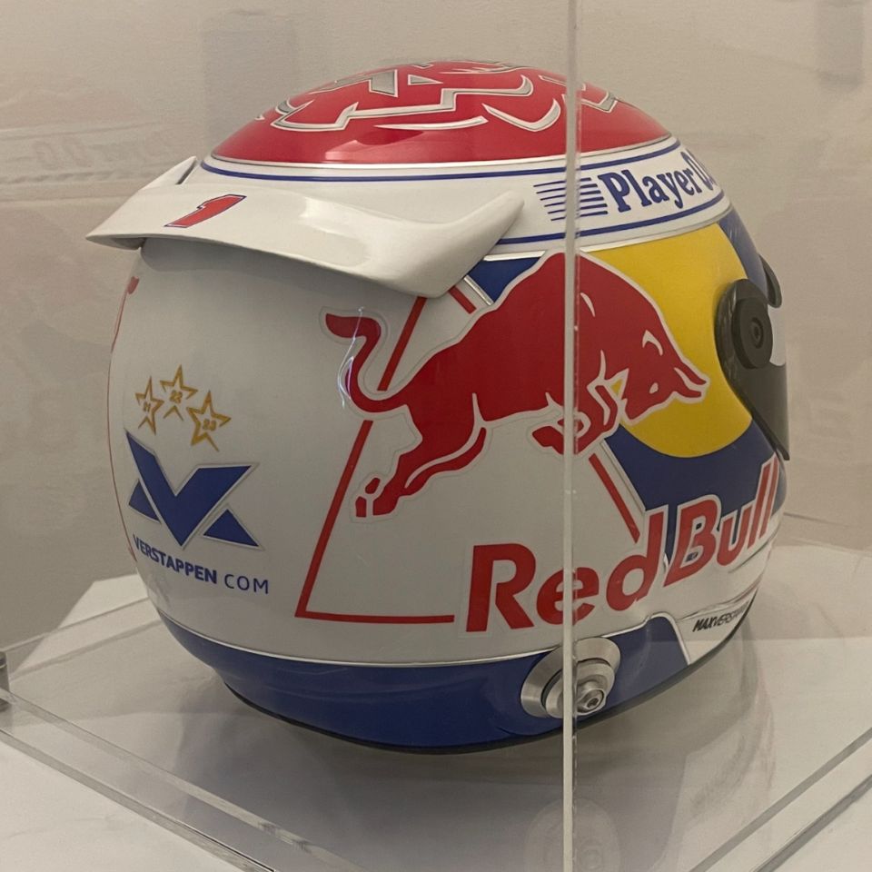 直筆サイン入り】 マックスフェルスタッペンヘルメット – AuthentiCo.