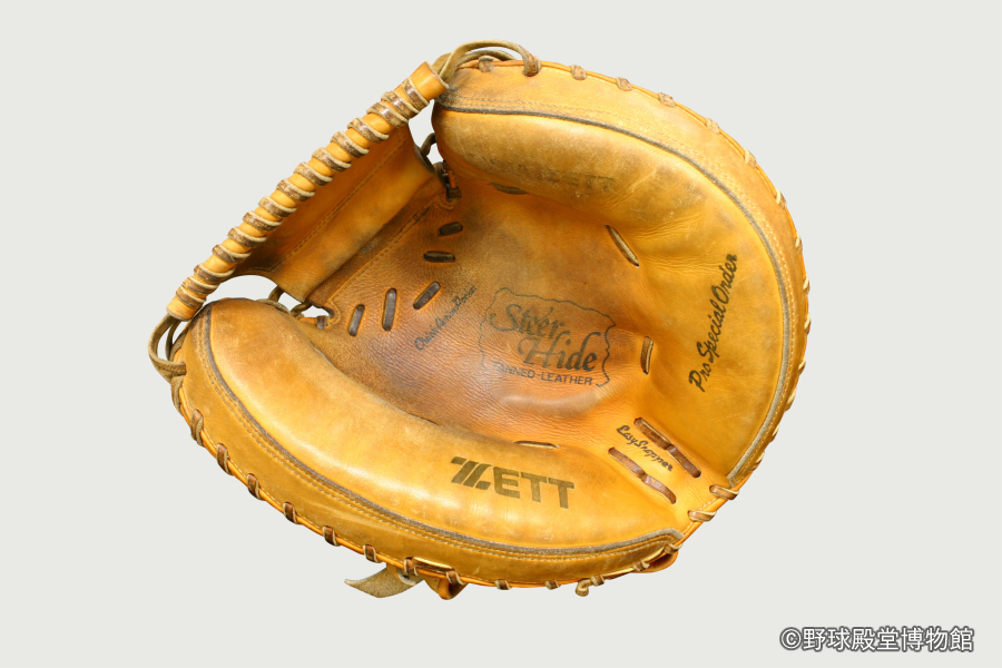 伊東 勤 使用グラブ 野球殿堂博物館