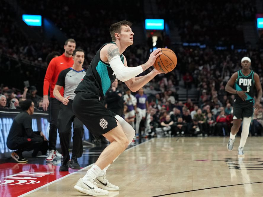 WATCH&C ACADEMY トップチーム限定フード付きジャケット バスケ