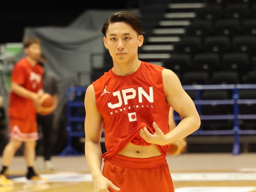 今夏、誰よりもホーバスのバスケに触れてきた日本代表の河村勇輝「若手