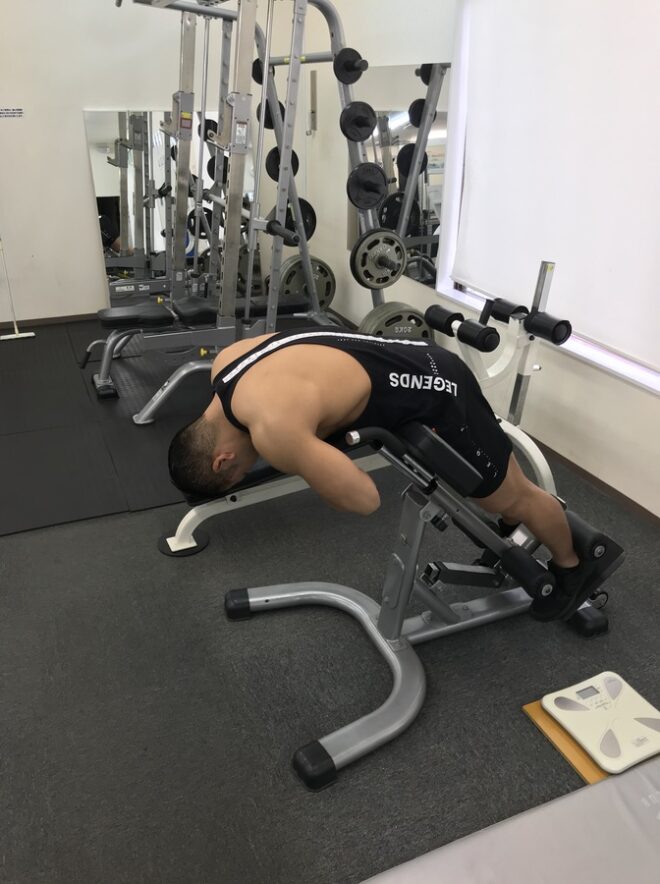 バックエクステンションでハムケツ背中を追い込むやり方 | 【公式