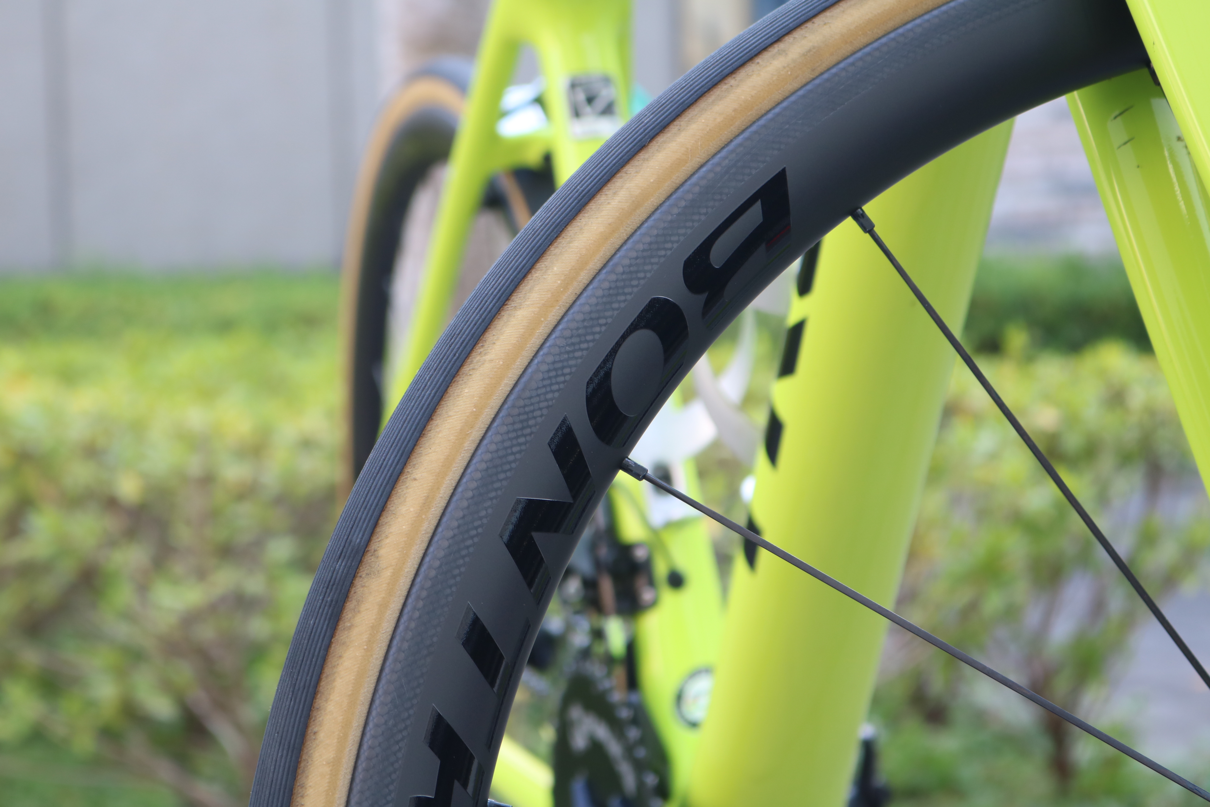 リムブレーキモデルのカーボンホイールまだあります！～Bontrager
