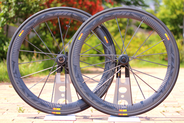 カーボンスポークがスパルタンなコスカボ MAVIC（マヴィック）COSMIC
