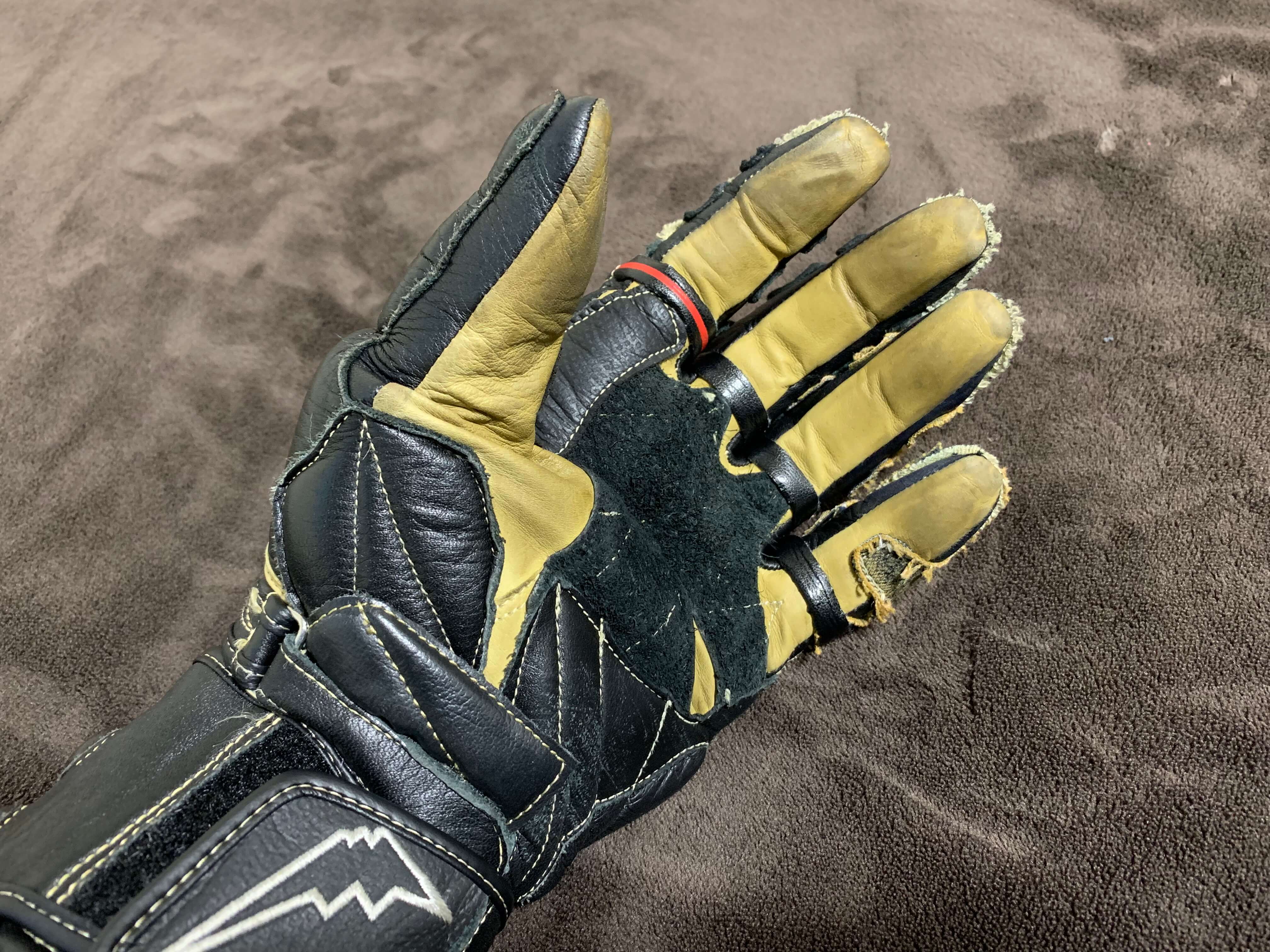 ツーリングにも最適な最強のレーシンググローブ！KUSHITANIのGPR