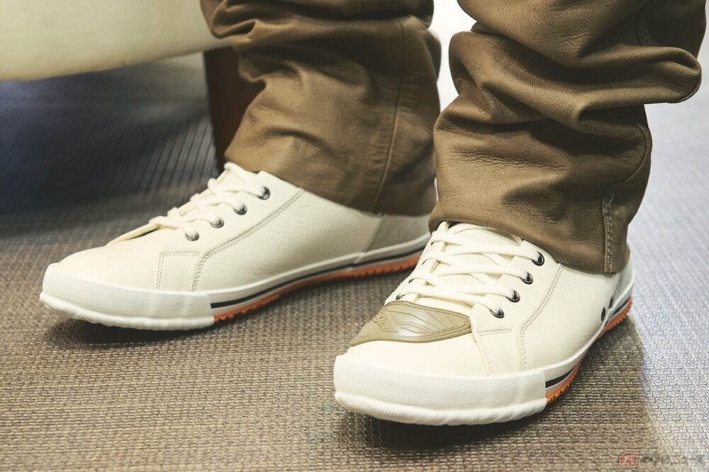 普段着にも合うHYODのライディングシューズの特徴とは | バイクのニュース