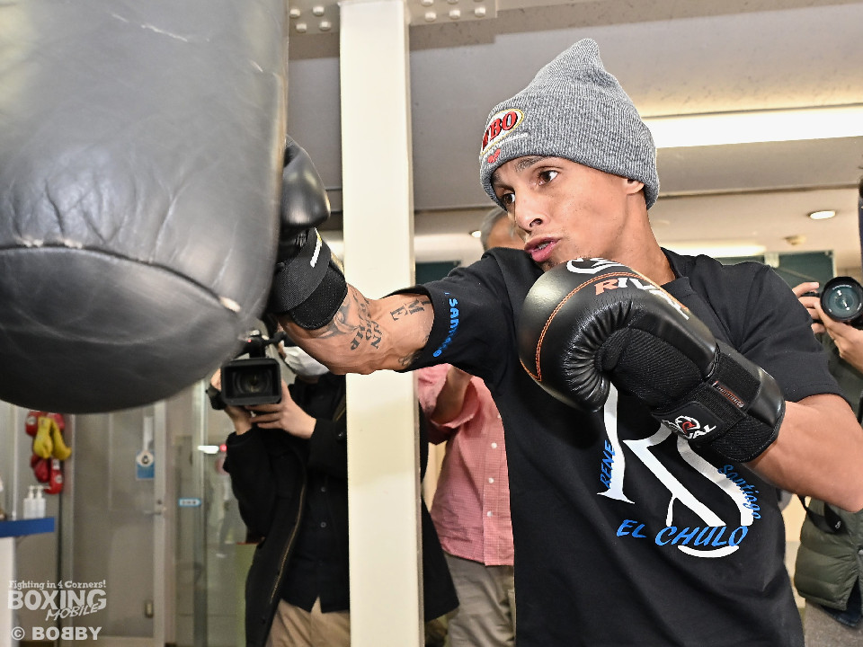 高見亨介の4回KO宣言にレネ・サンティアゴは苦笑。「勝てばいい。方法