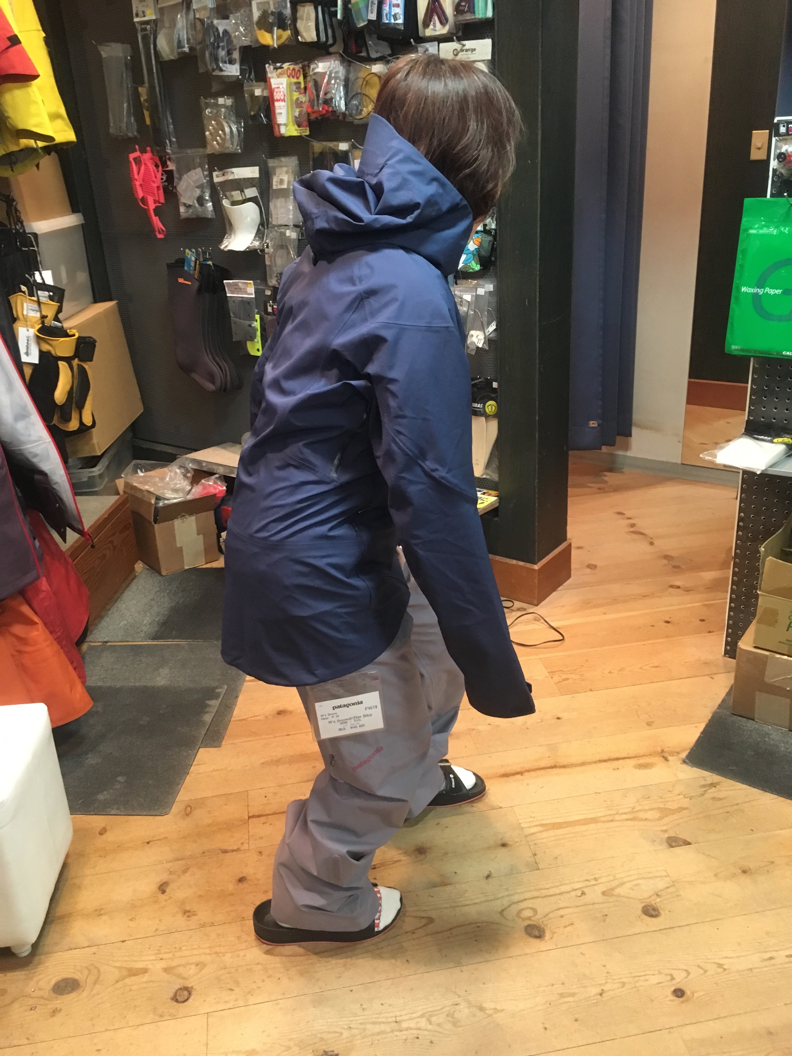 公式完売 パタゴニア メンズ スノードリフタービブ S DLMA パタゴニア