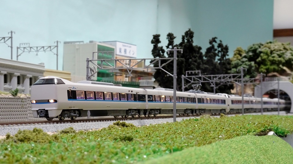 683系4000番台＋2000番台「サンダーバード」リニューアル車に室内灯を