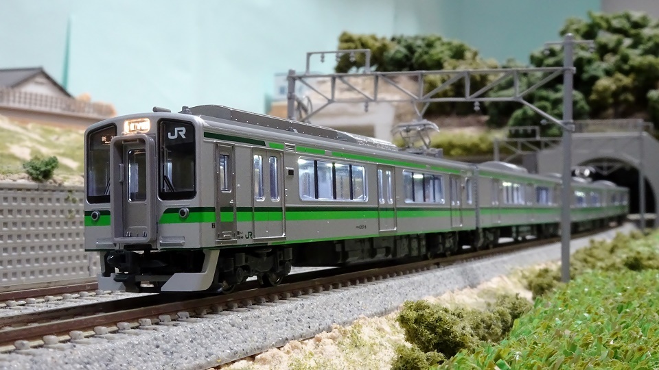 新潟地区の普通列車 E127系0番台＆115-1000系 二次新潟色 - ビスタ
