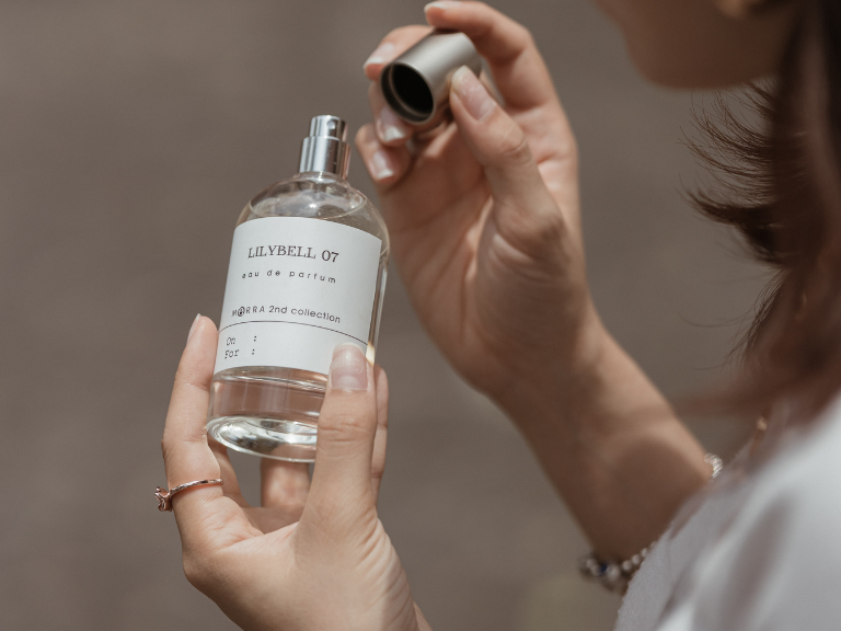 男女問わず愛されるユニセックスな香り！ホワイトティー香水の魅力と