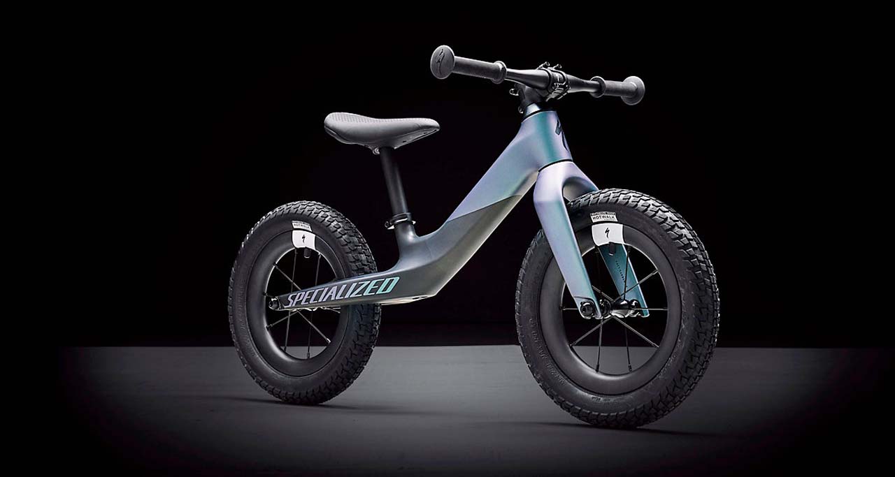 Specializedがフルカーボンのキックバイク「Hotwalk Carbon」を