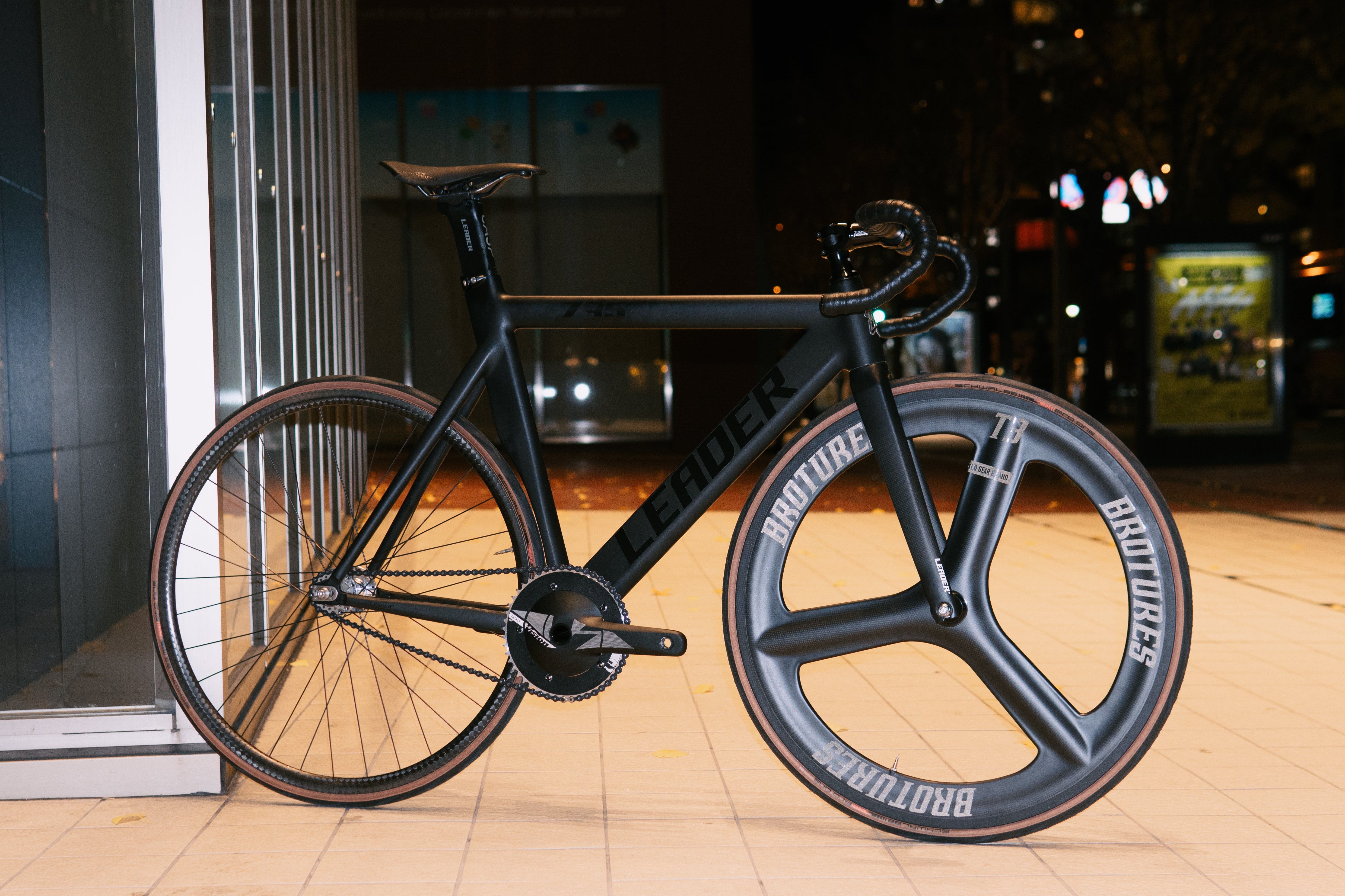 BROTURESカスタムの十八番といえば、735TRとT3ホイールの組み合わせ