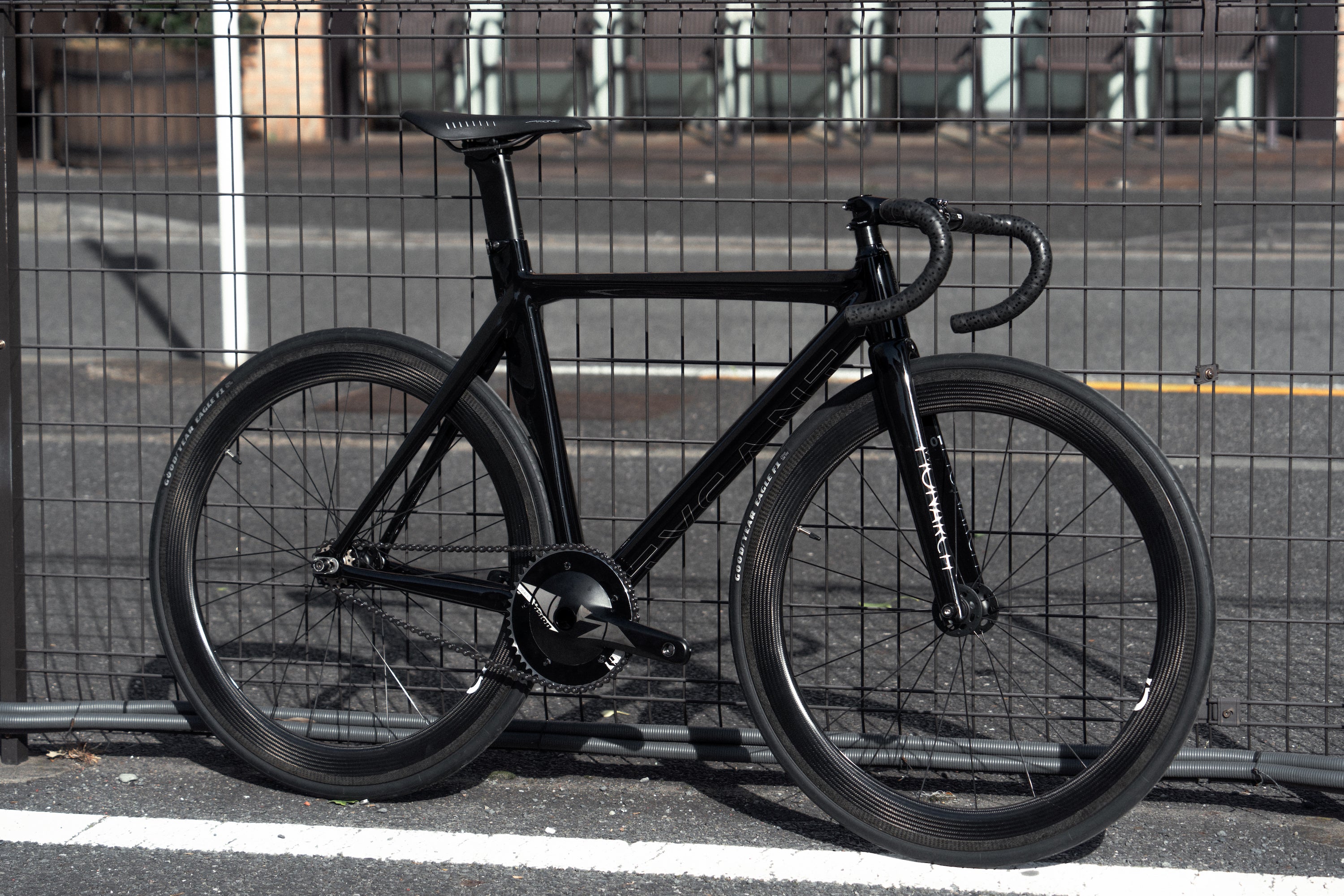 TYRANT BIKESのフラッグシップモデル、MONARCHに新たなカラーが新登場