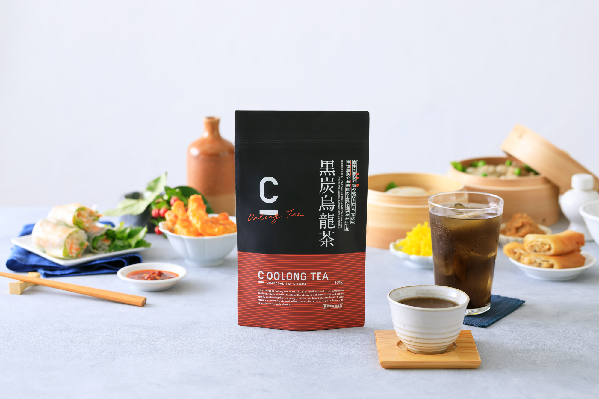 ついに出た！】“食事中に飲む”まっくろな黒炭烏龍茶「C OOLONG TEA」新