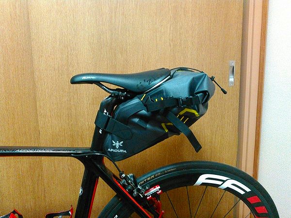 レビュー】APIDURA「SADDLE PACK DRY」 - 東京～大阪キャノンボール研究