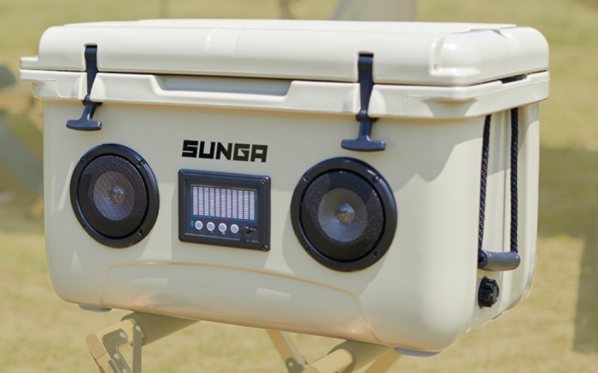 アウトドアを盛り上げる「Bluetoothスピーカー内蔵 クーラーボックス