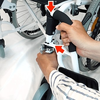 脚部スイングアウト機能 ｜ 車いすのケアテックジャパン