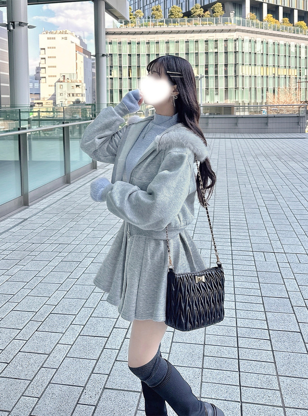 ファーフードパーカー×フレアミニスカートスウェットセットアップ