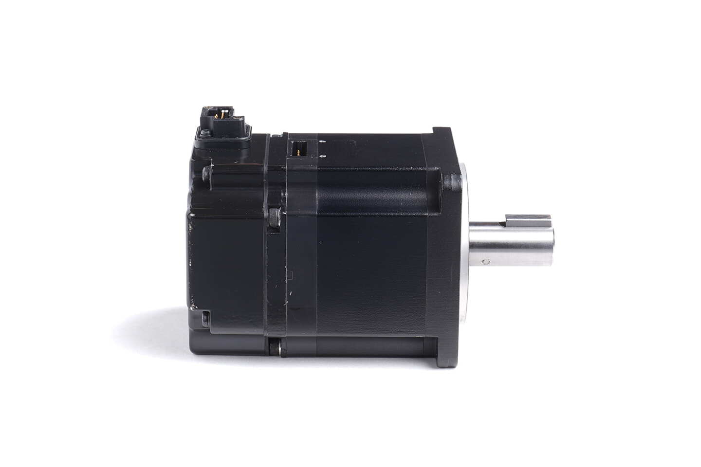 安川電機 ACサーボモータ SGMJV-02ADA61 (シャフトにキズあり) | 保守