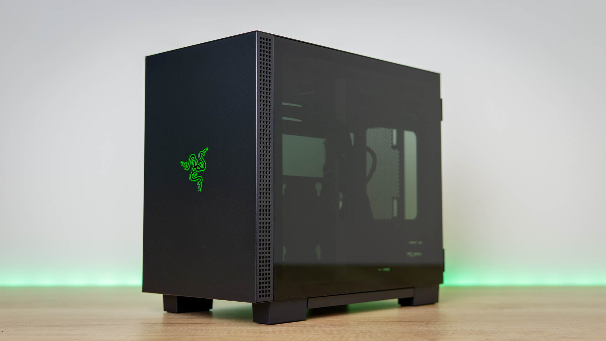 Razer Tomahawk ITX Review: Small Form Over Function | Tom's Hardware