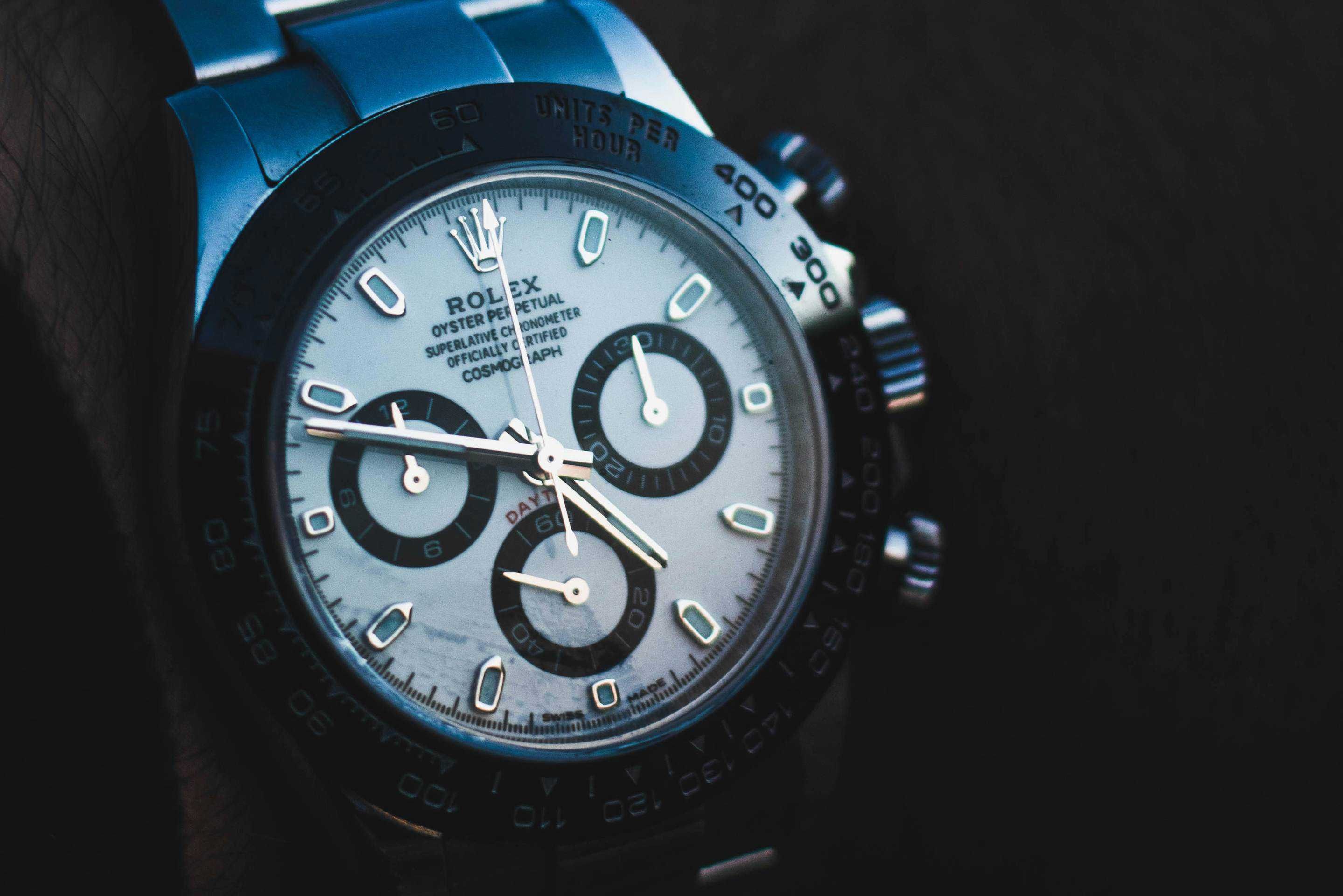 ロレックスのデイトナの定価はいくら？定価で購入する方法も紹介