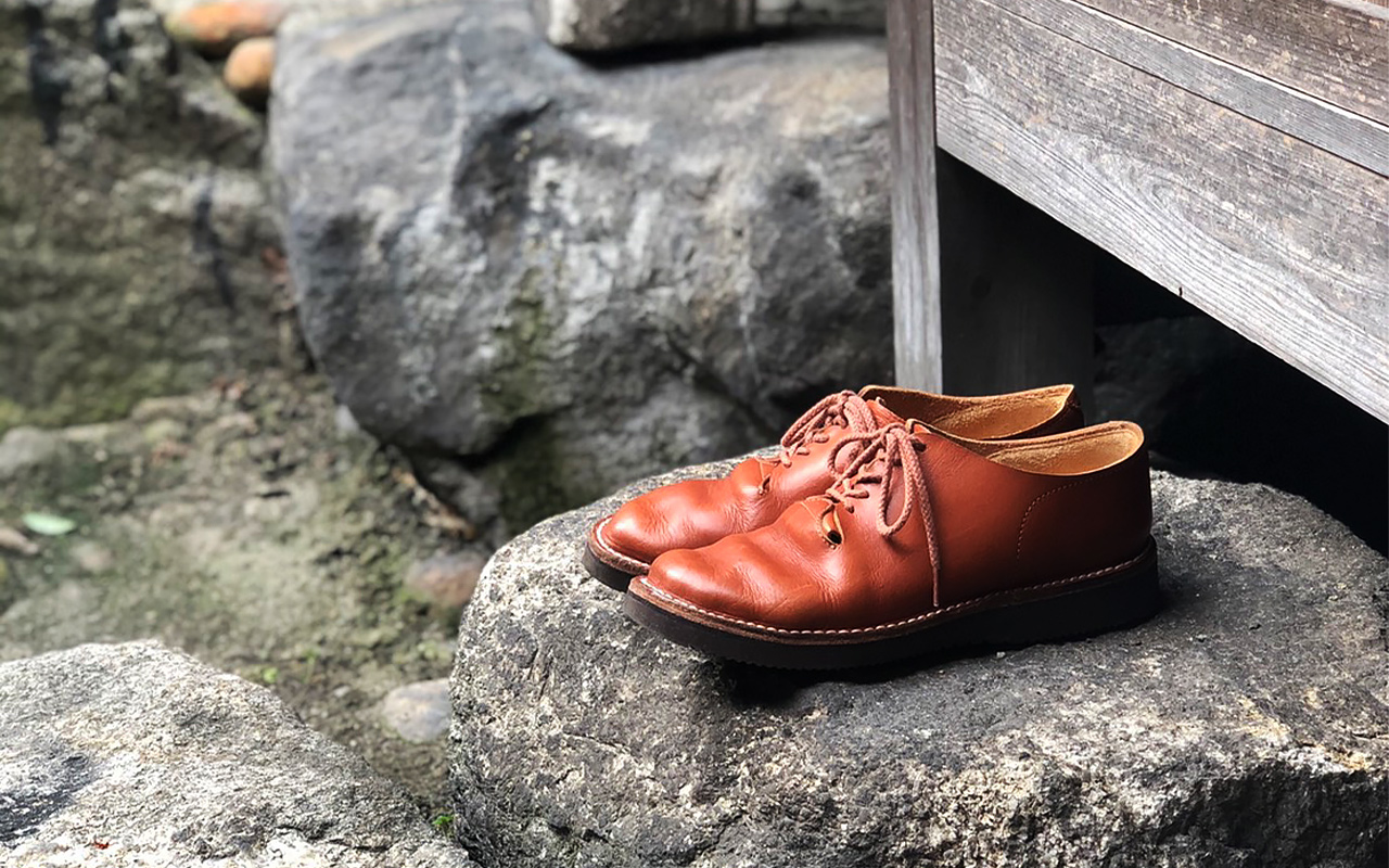 革の変化を愉しむ革靴 | 一枚革ダービー - KOTOKA
