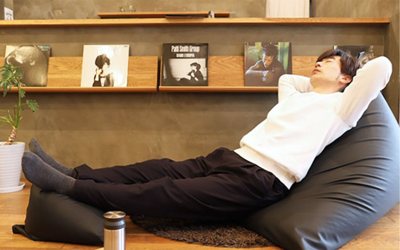 テトラ / FAIRLADY Z | 上質なビーズクッション ソファ - NISSAN×tetra