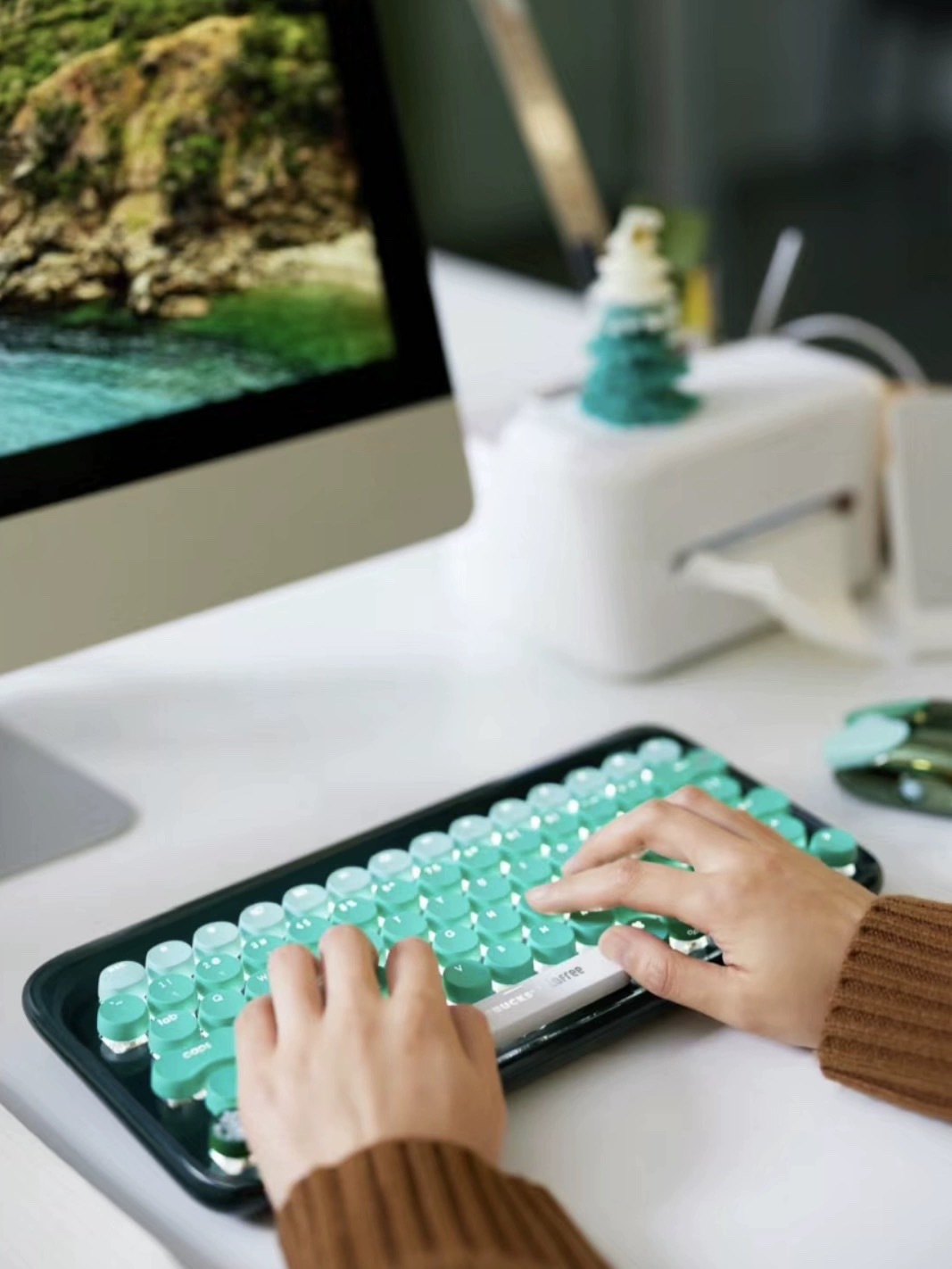 Starbucks China X Lofree Mechanical Keyboard – Room Twoo