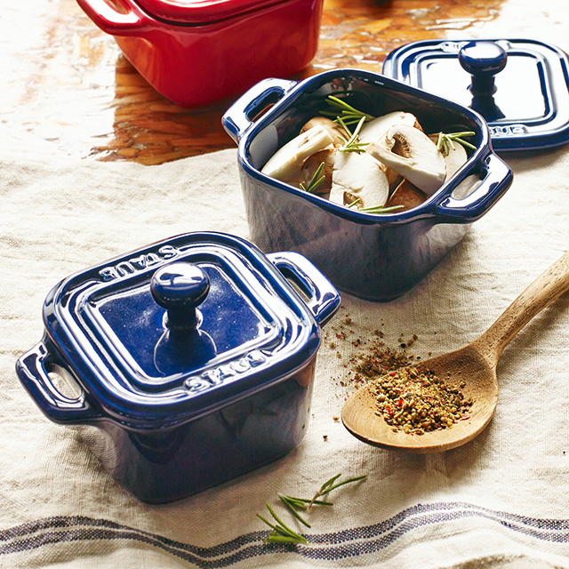 ストウブ[staub]のセラミックスクエアココット ペア ブルー｜お祝い