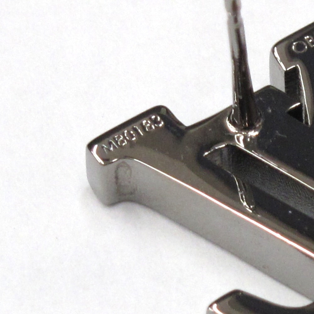 LOUIS VUITTON ルイ・ヴィトン ブックル LV イニシャル M80183 片耳