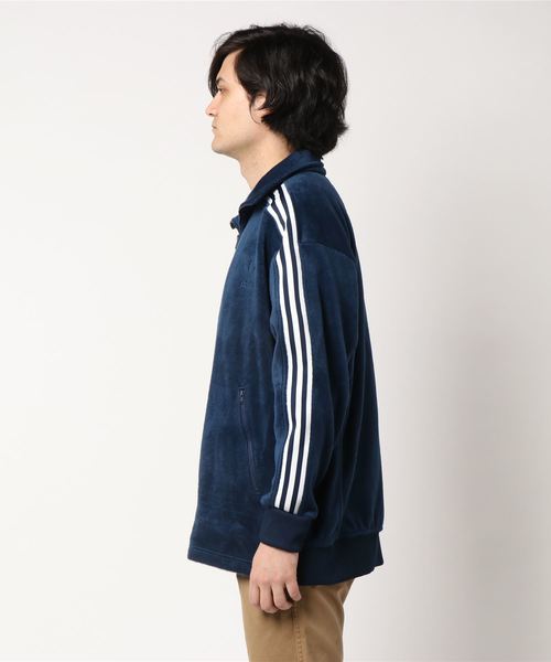 adidas（アディダス）の「オリジナルス ベロア トラックトップ [VELOUR