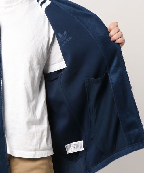 adidas（アディダス）の「オリジナルス ベロア トラックトップ [VELOUR