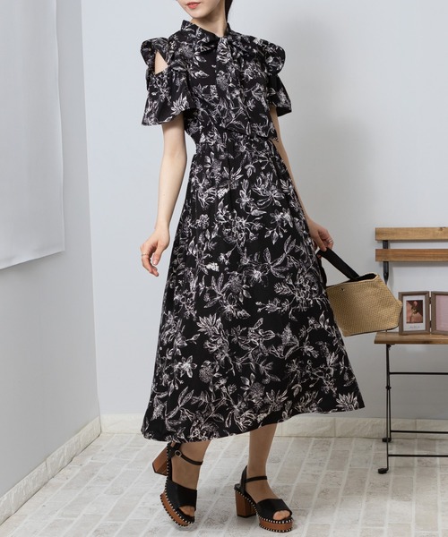 pumpkin port（パンプキンポート）の「フリル肩開き 花柄 ボウタイ