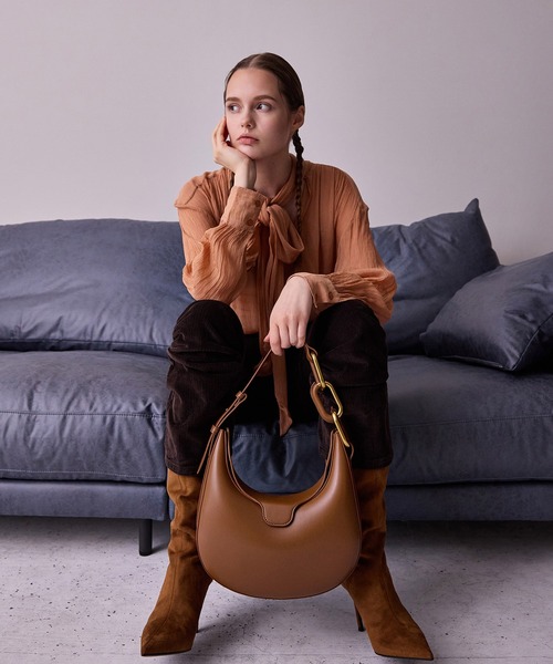 Kora コラ メタリックアクセントムーンバッグ（ショルダーバッグ