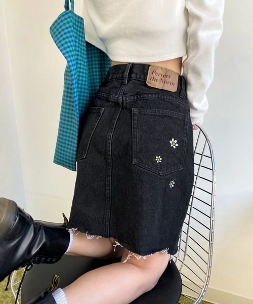 WHO'S WHO gallery（フーズフーギャラリー）の「フラワーデニムミニ