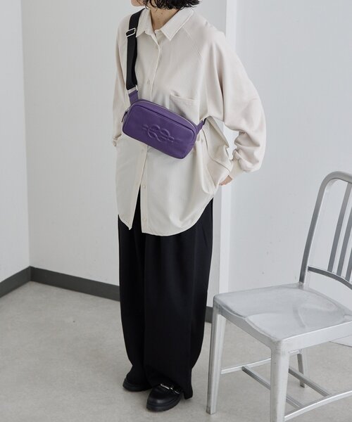 本革/290g》エンボスボディバッグ（ショルダーバッグ）｜ear