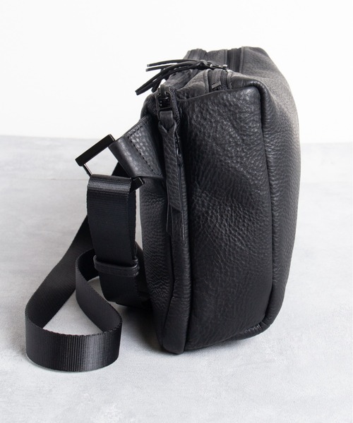 waku ワク / 『KURO』Series レザーショルダーバッグ（キーリング付き