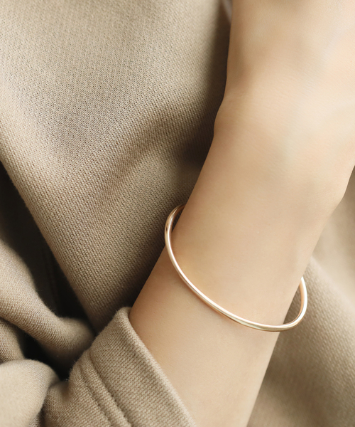 Lilas（リラ）の「2.5パイプC型バングル K10（ブレスレット）」 - WEAR