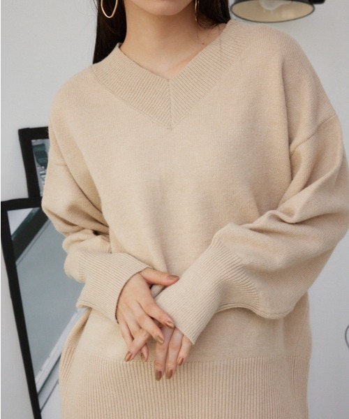 AZUL by moussy（アズールバイマウジー）の「Vネックフォルムニット