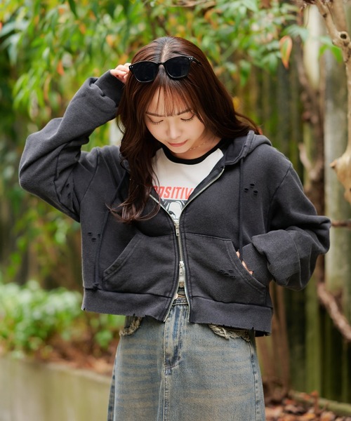 SPINNS（スピンズ）の「ショート丈ダメージ加工Wジップパーカー