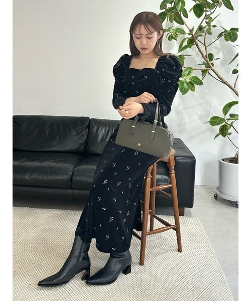 LILY BROWN（リリーブラウン）の「フラワーエンブロイダリースクエア