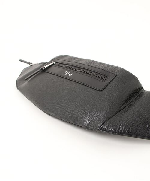 FURLA（フルラ）の「FURLA MAN TECHNICAL SLIM BELT BAG（ボディバッグ