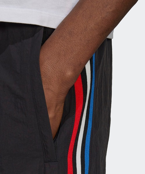 adidas（アディダス）の「アディカラー トラックパンツ（ジャージ